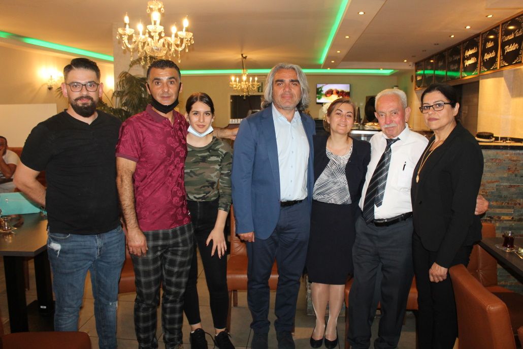 BAŞKONSOLOS KARAOĞLU'NA SAZLI VE TÜRKÜLÜ VEDA PROGRAMI DÜZENLEDİLER