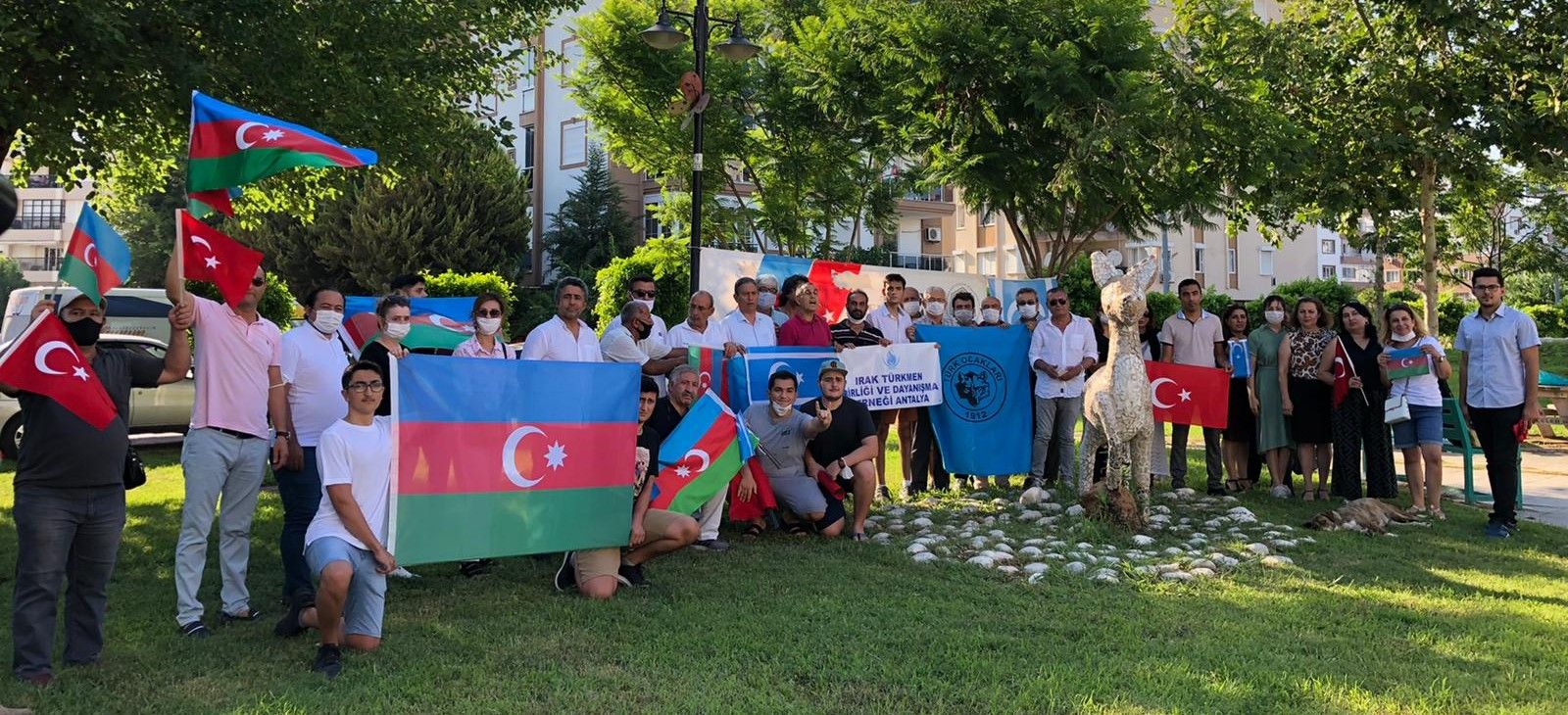 Irak Türkleri Azerbaycanlı kardeşlerinin yanında!
