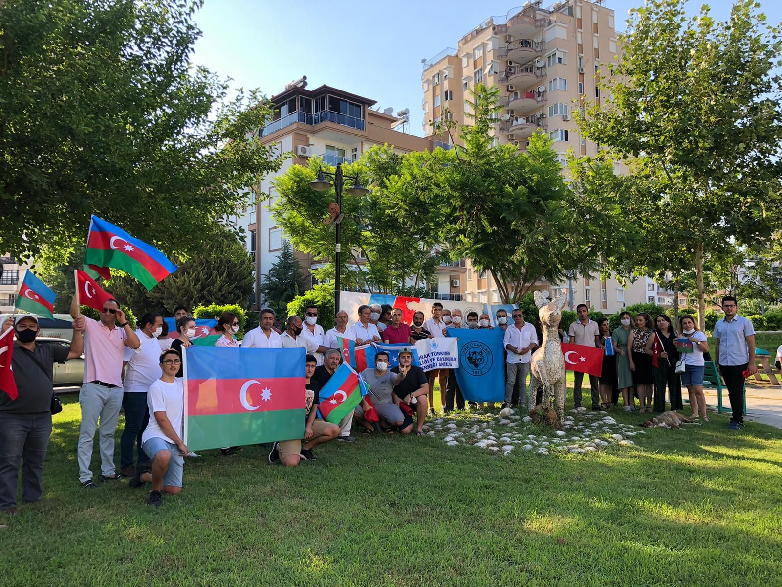 Irak Türkleri Azerbaycanlı kardeşlerinin yanında!