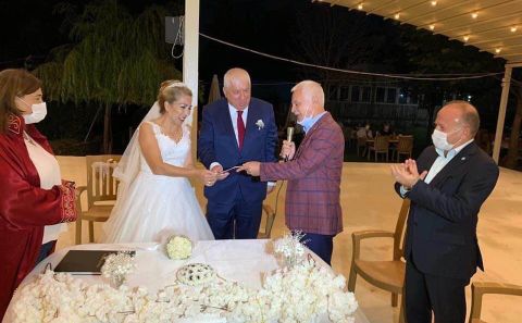 TÜRK DÜNYASININ DAVA ADAMI KENAN DAĞGÜN, ÖZDEN SEL İLE NİKAHLANMANIN MUTLULUĞUNU YAŞADI