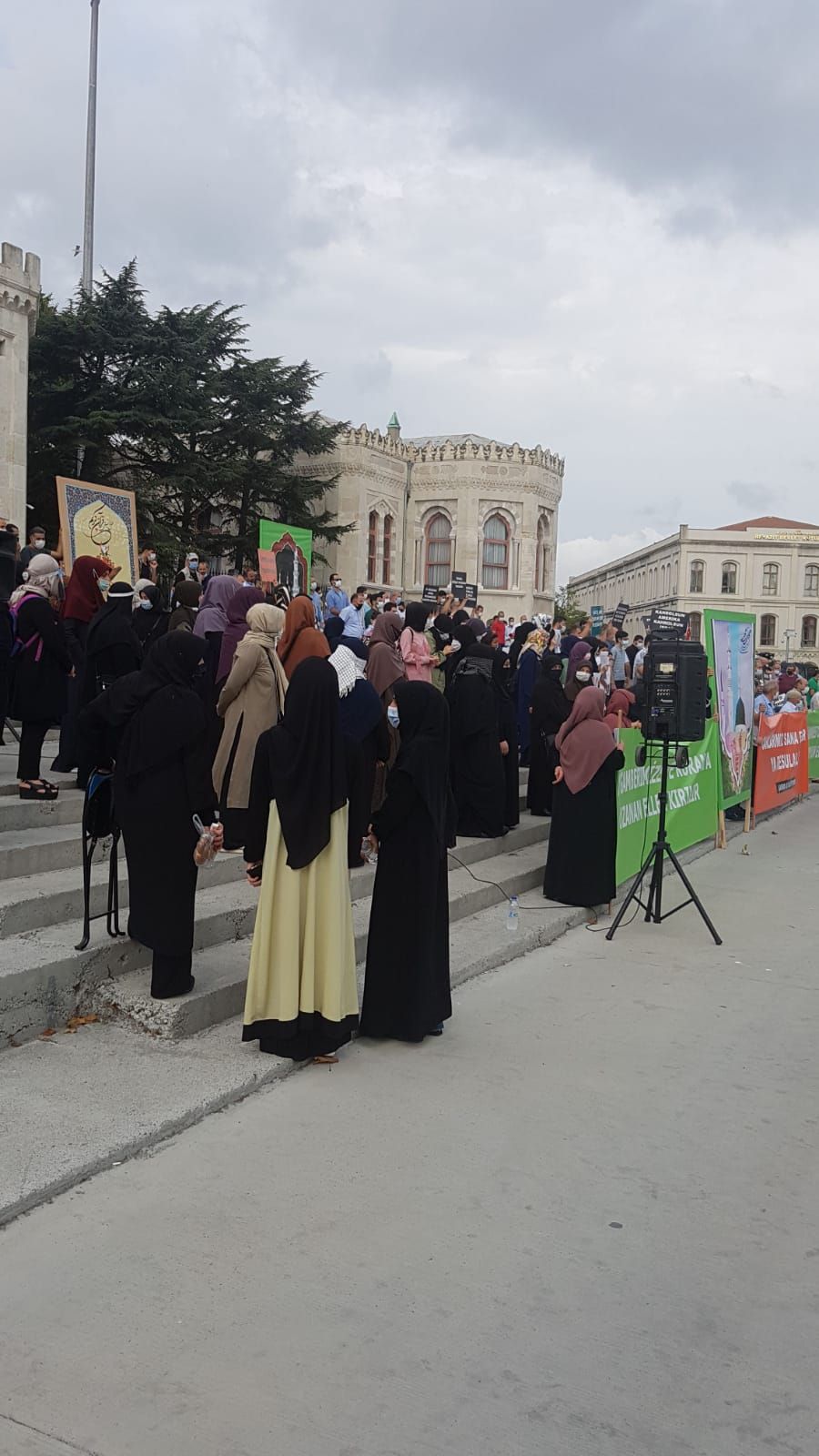 İstanbul'da Peygamber Efendimize Yönelik Hakaret Protesto Edildi