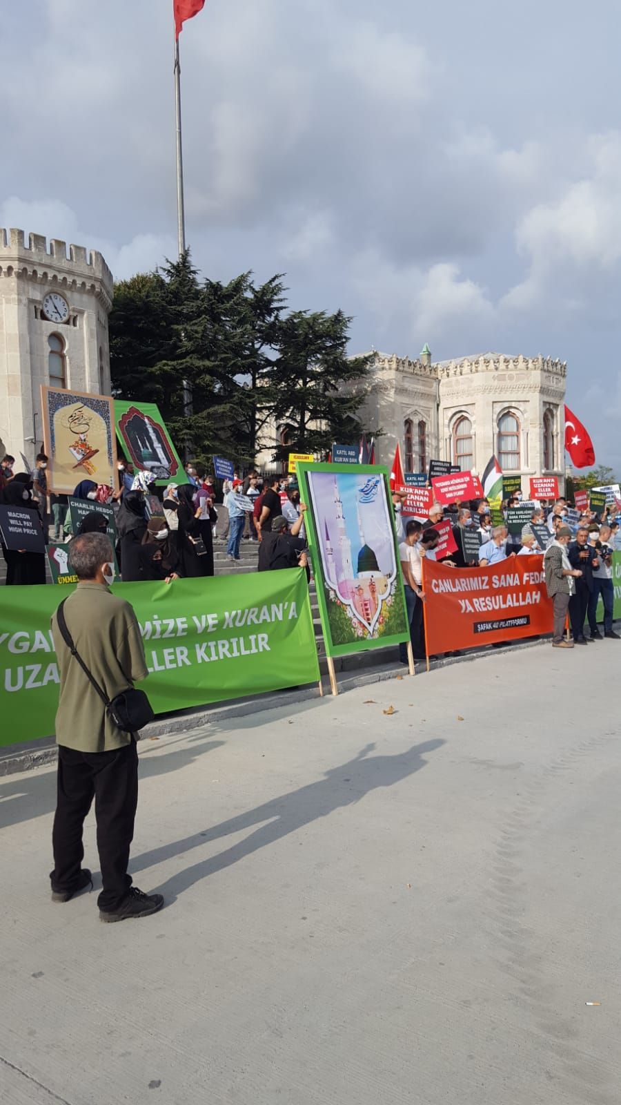 İstanbul'da Peygamber Efendimize Yönelik Hakaret Protesto Edildi