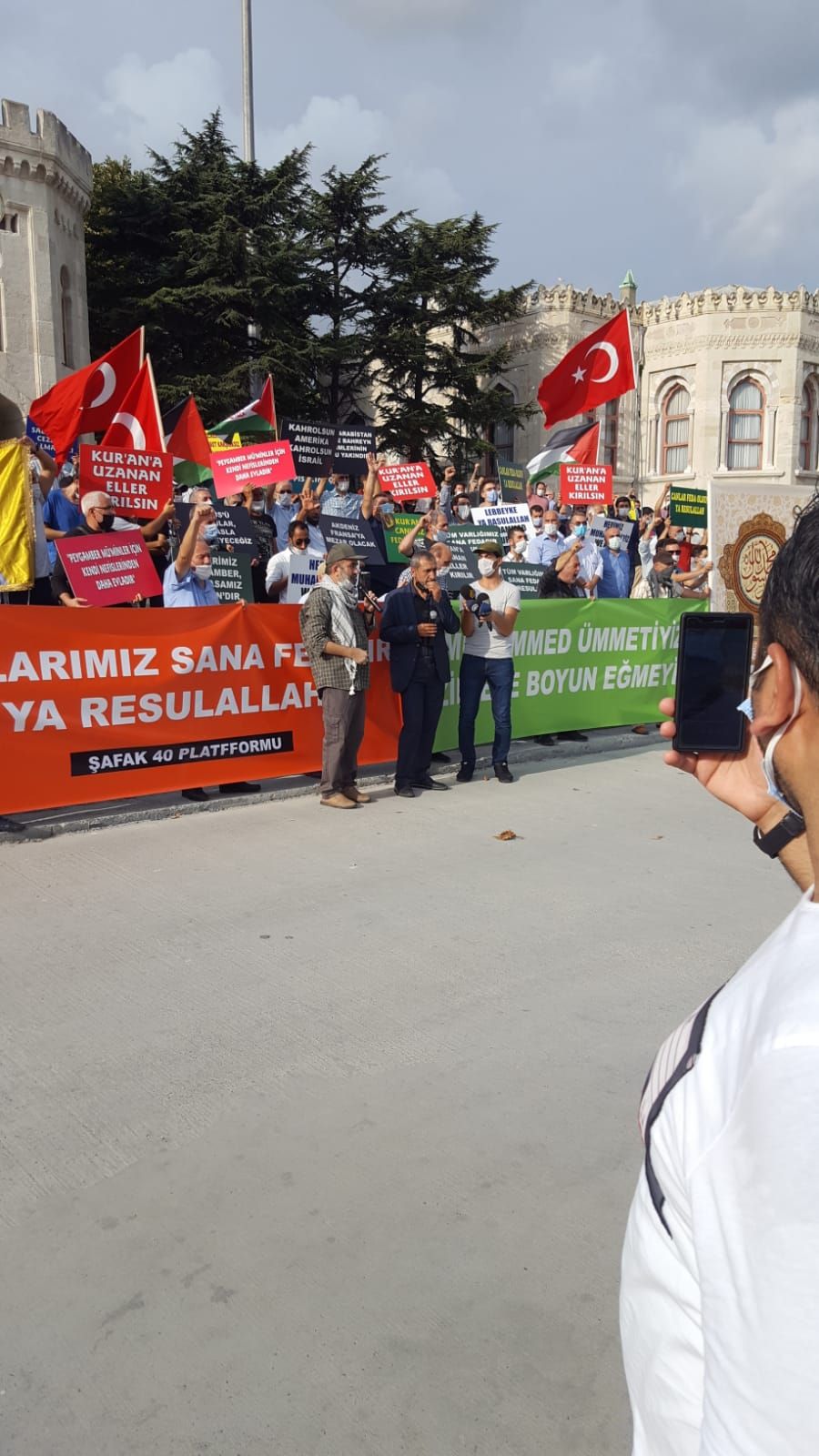 İstanbul'da Peygamber Efendimize Yönelik Hakaret Protesto Edildi