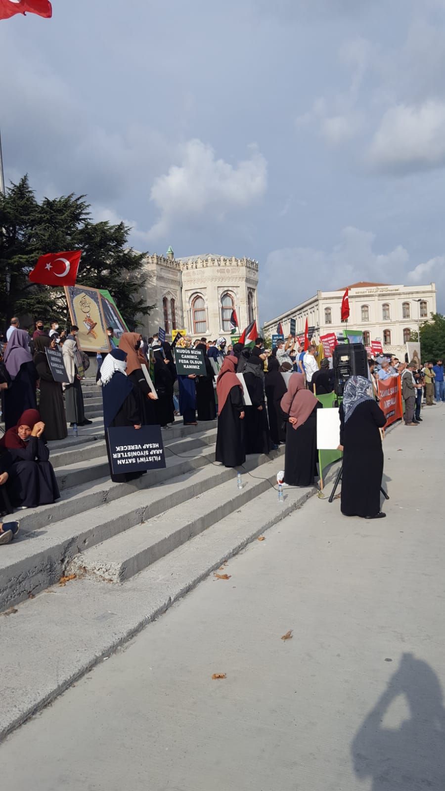 İstanbul'da Peygamber Efendimize Yönelik Hakaret Protesto Edildi