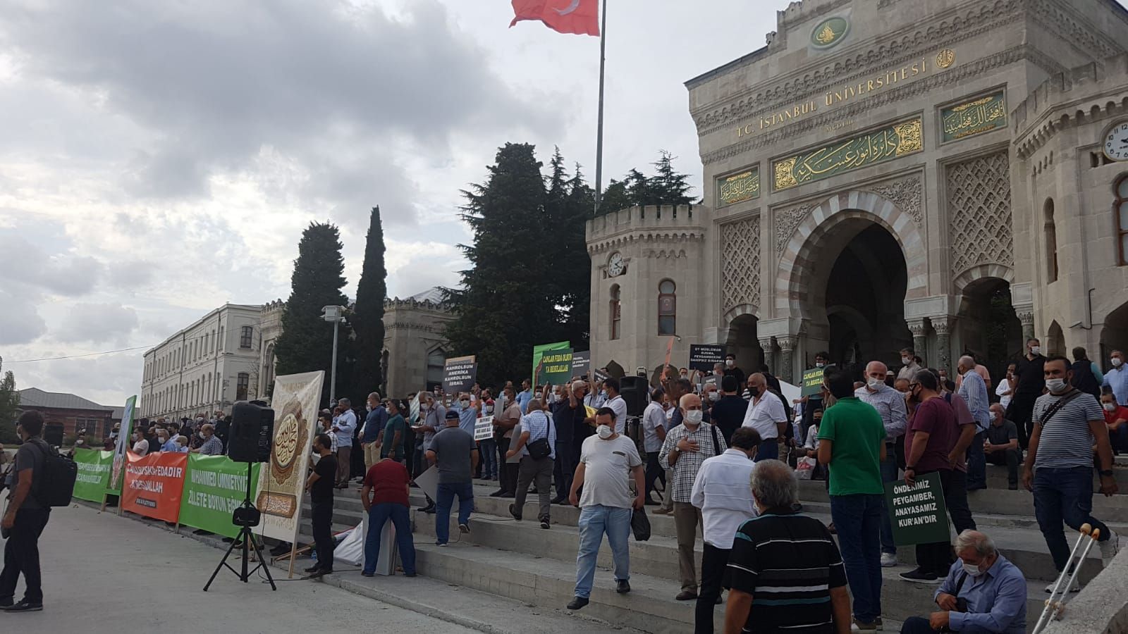İstanbul'da Peygamber Efendimize Yönelik Hakaret Protesto Edildi
