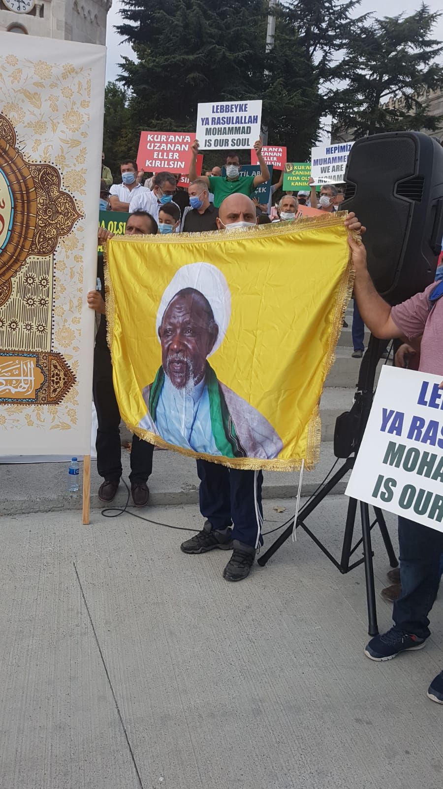 İstanbul'da Peygamber Efendimize Yönelik Hakaret Protesto Edildi