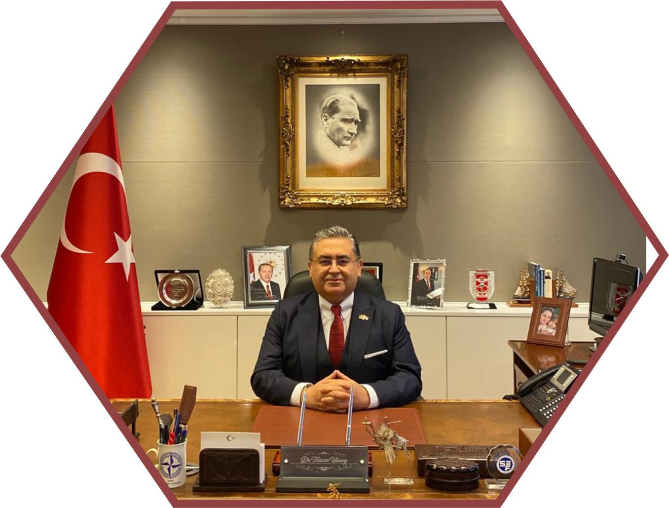 ~~T.C. Brüksel Büyükelçisi Dr. Hasan ULUSOY : «Belçika'da Hayatın Her Alanında Daha Fazla Gencimizi Görmek İsterim»