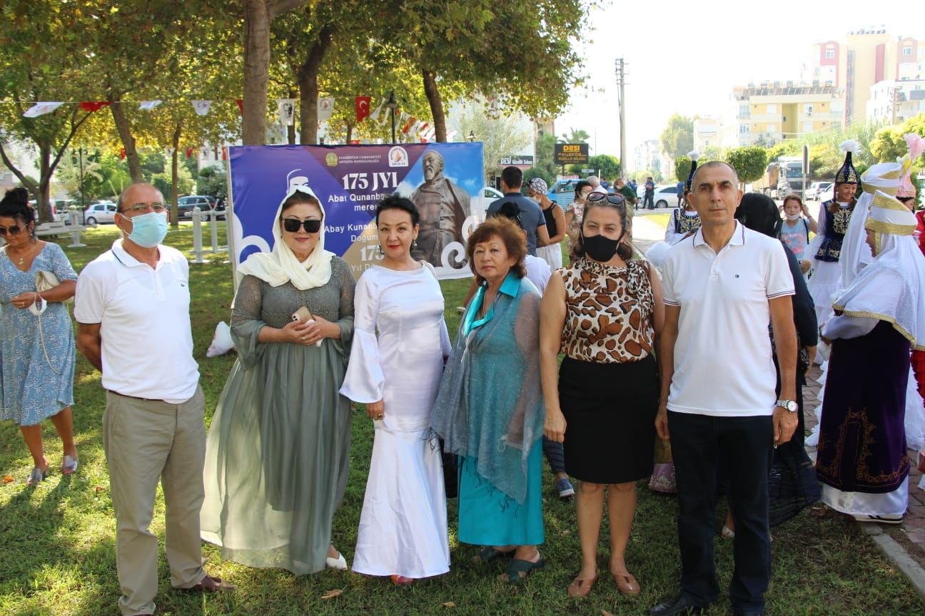 Türk Dünyası Antalyaâ€™da Kazak  Abay Kunanbayoğlu'nun park açılışına katıldı