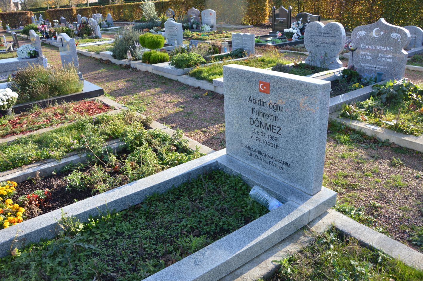 EVERE MÜSLÜMAN MEZARLIĞINDA OMUZ OMUZA VE KARDEŞÇE EBEDİYETE UYUYORLAR... / Celil Gündoğdu