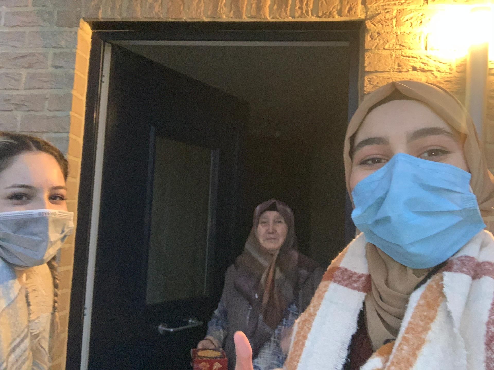 ~~Büyüklerimizle kapı eşiÇ§inde kısa sohbet
