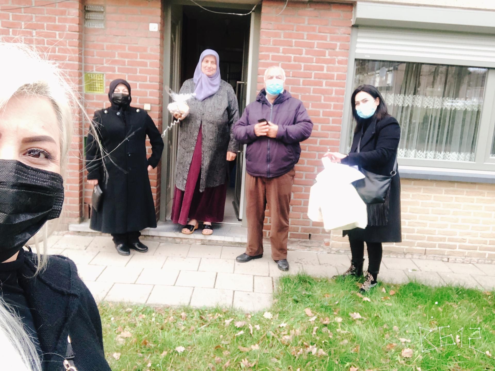 ~~Büyüklerimizle kapı eşiÇ§inde kısa sohbet