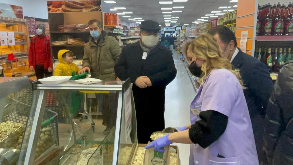 T.C. Büyükelçisi Dr. Hasan ULUSOY'un Esnaf Ziyareti
