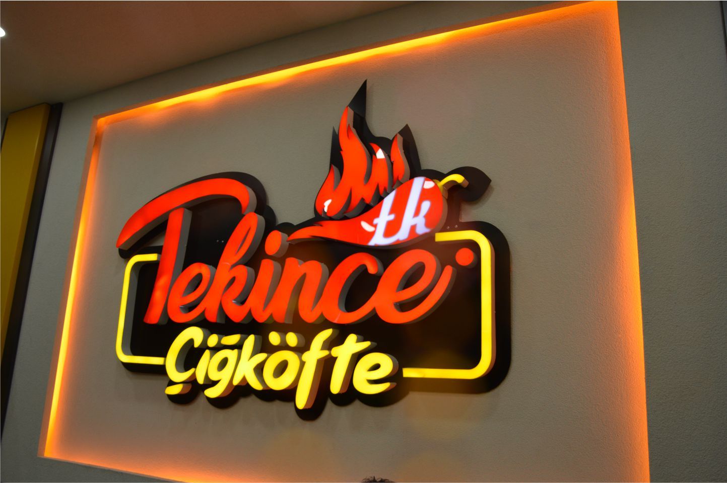 TEKİNCE ÇİĞ KÖFTE FARKLI LEZZETİYLE HİZMETE GİRDİ