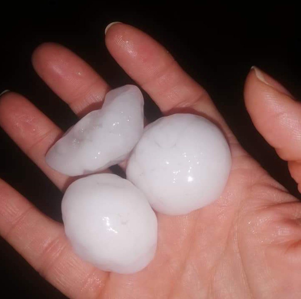 İzmir’i hortum ve dolu vurdu: 16 yaralı