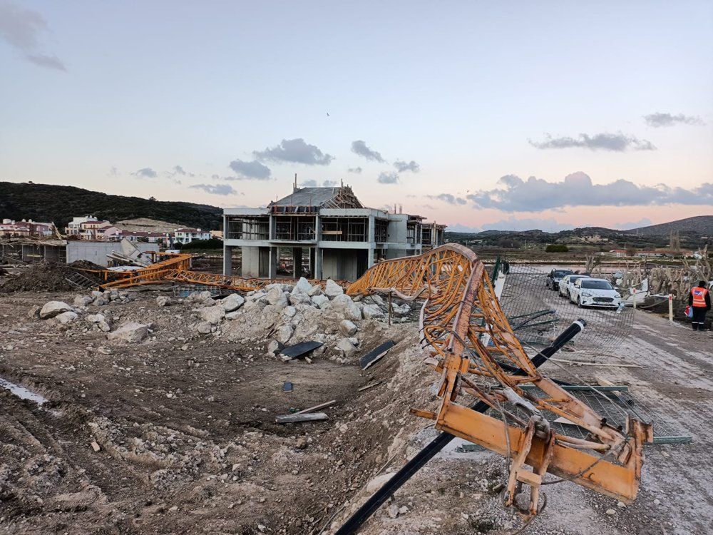 İzmir’i hortum ve dolu vurdu: 16 yaralı