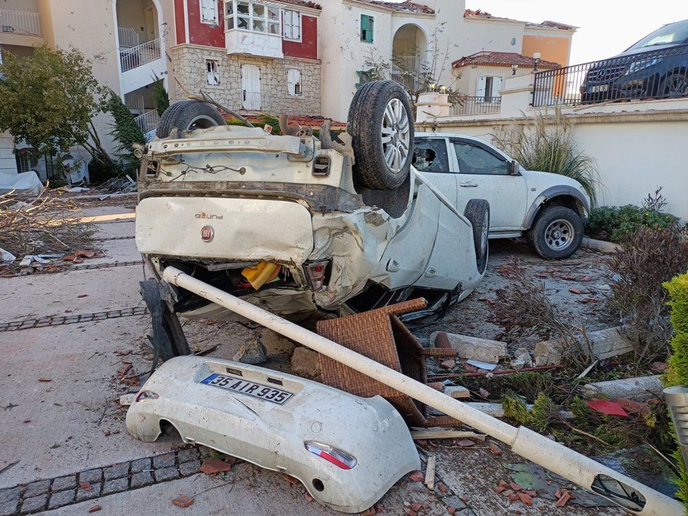 İzmir’i hortum ve dolu vurdu: 16 yaralı