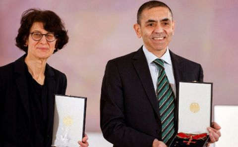 Almanyaâ€™dan Şahin ve Türeciâ€™ye liyakat nişanı