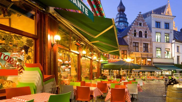 BELÇİKA'DA KAHVE VE RESTAURANTLAR TERAS ŞARTIYLA AÇILDI 