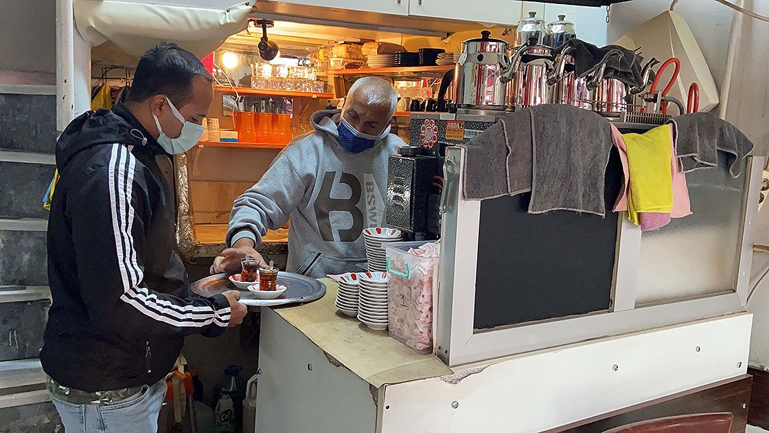 TÜRKİYE'DE KAFE VE RESTAURANTLAR AÇILDI...