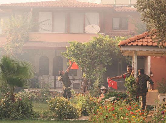 Azeri itfaiyecilerin Türk bayrağı duyarlılığı