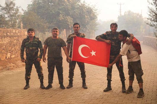Azeri itfaiyecilerin Türk bayrağı duyarlılığı