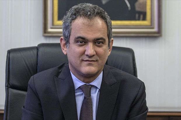 Ziya Selçuk istifa etti, Mahmut Özer yeni Milli Eğitim Bakanı oldu