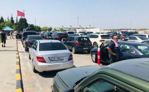 Akın akın dönüyorlar! Kapıkule'de sonu gelmeyen kuyruk