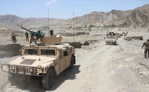 Afganistan'da Taliban ilk kez bir vilayet merkezini ele geçirdi