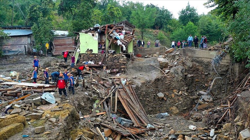 Sinop, Bartın ve Kastamonu'daki sel bölgelerinde çalışmalar sürüyor