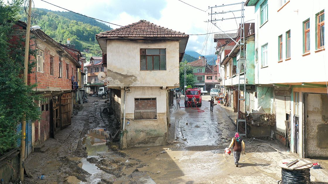 AFAD: Sel nedeniyle Kastamonu'da 25, Sinop'ta 2 kişi hayatını kaybetti