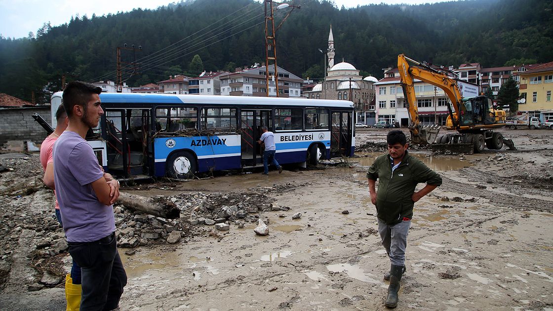 AFAD: Sel nedeniyle Kastamonu'da 25, Sinop'ta 2 kişi hayatını kaybetti