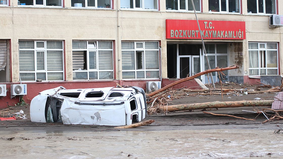 AFAD: Sel nedeniyle Kastamonu'da 25, Sinop'ta 2 kişi hayatını kaybetti