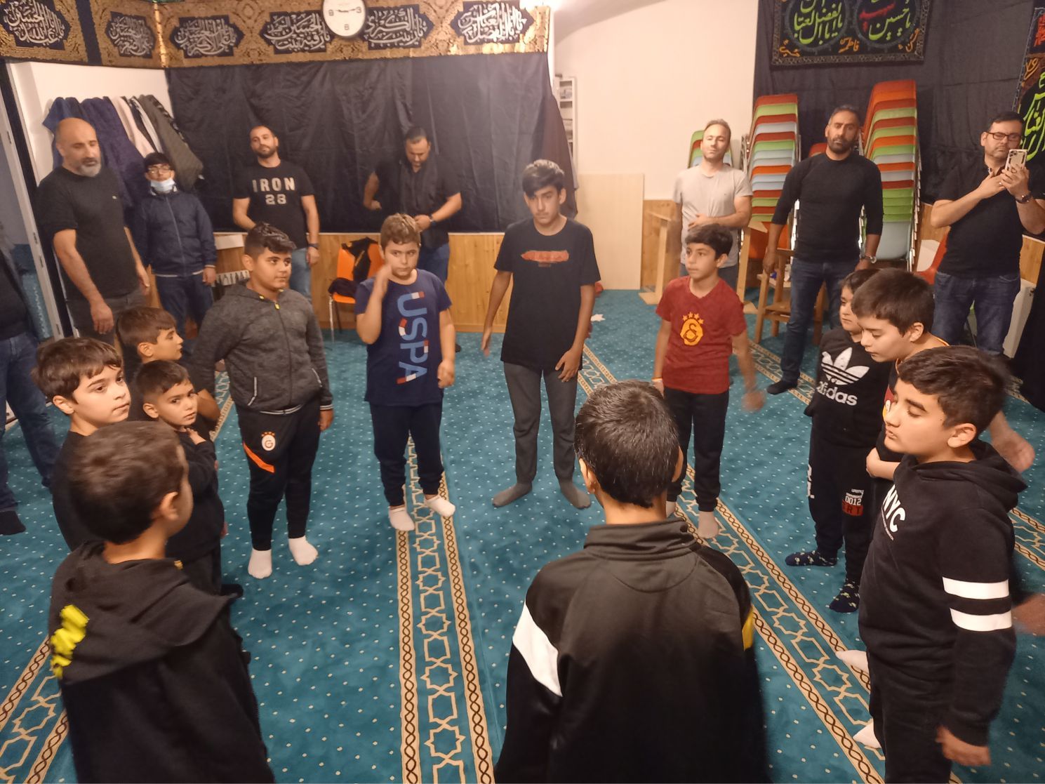 ~~EHLİBEYT DOSTLARI AVRUPA’NIN BAŞKENTİ BRÜKSEL’DE KERBELA ŞEHİTLERİNİ ANDILAR