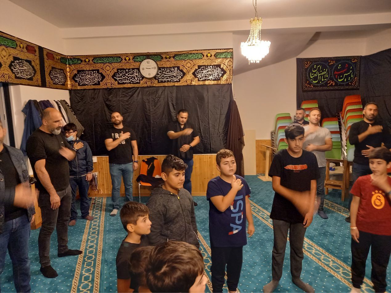 ~~EHLİBEYT DOSTLARI AVRUPA’NIN BAŞKENTİ BRÜKSEL’DE KERBELA ŞEHİTLERİNİ ANDILAR