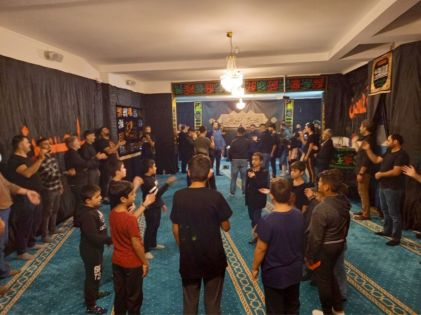 ~~EHLİBEYT DOSTLARI AVRUPA’NIN BAŞKENTİ BRÜKSEL’DE KERBELA ŞEHİTLERİNİ ANDILAR
