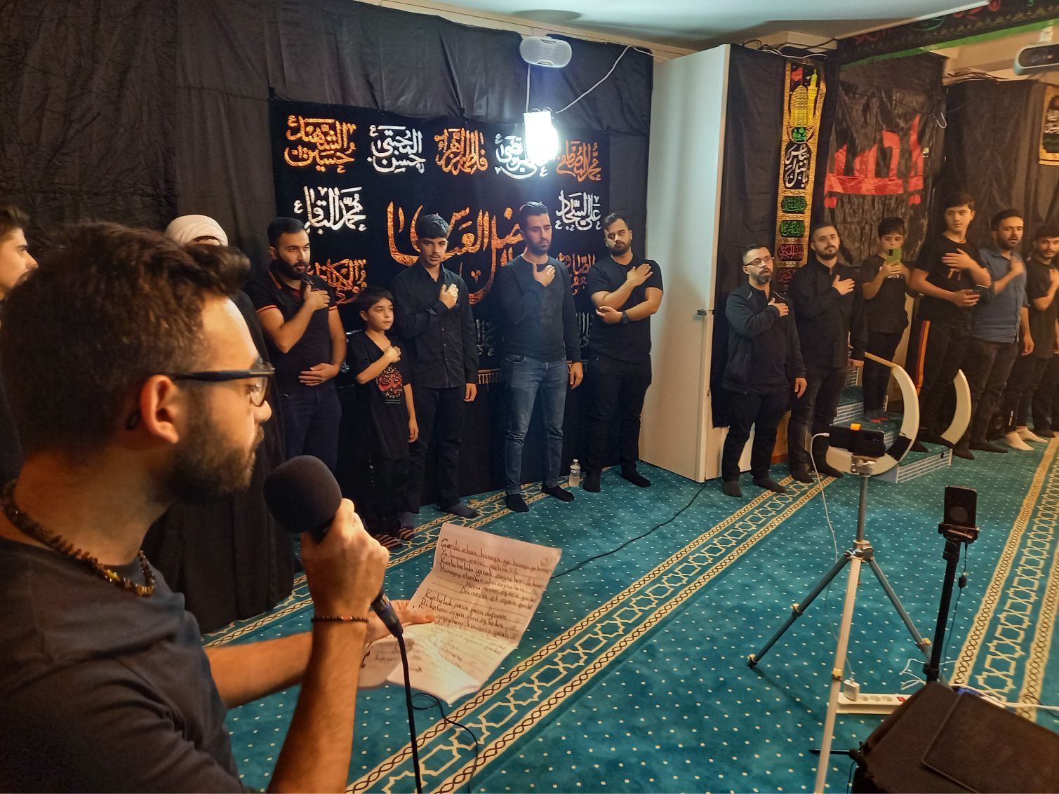 ~~EHLİBEYT DOSTLARI AVRUPA’NIN BAŞKENTİ BRÜKSEL’DE KERBELA ŞEHİTLERİNİ ANDILAR