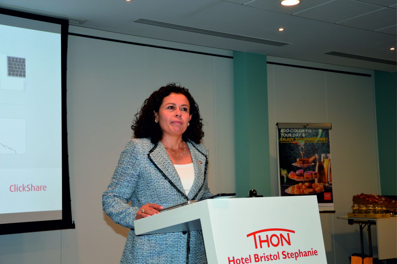 BELÇİKA TÜRK KADINLAR DERNEĞİN'DEN KAHVALTILI KONFERANS