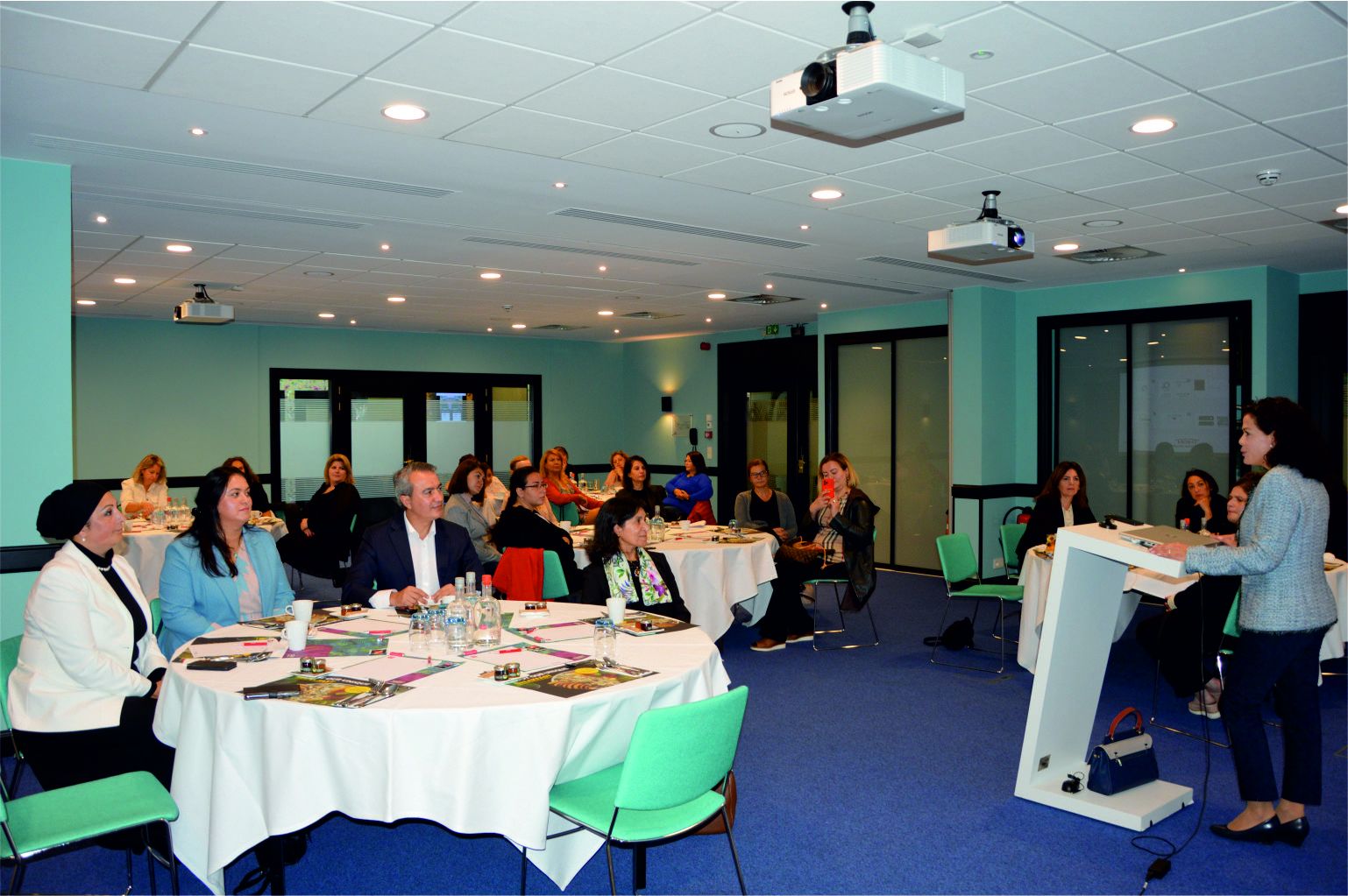 BELÇİKA TÜRK KADINLAR DERNEĞİN'DEN KAHVALTILI KONFERANS