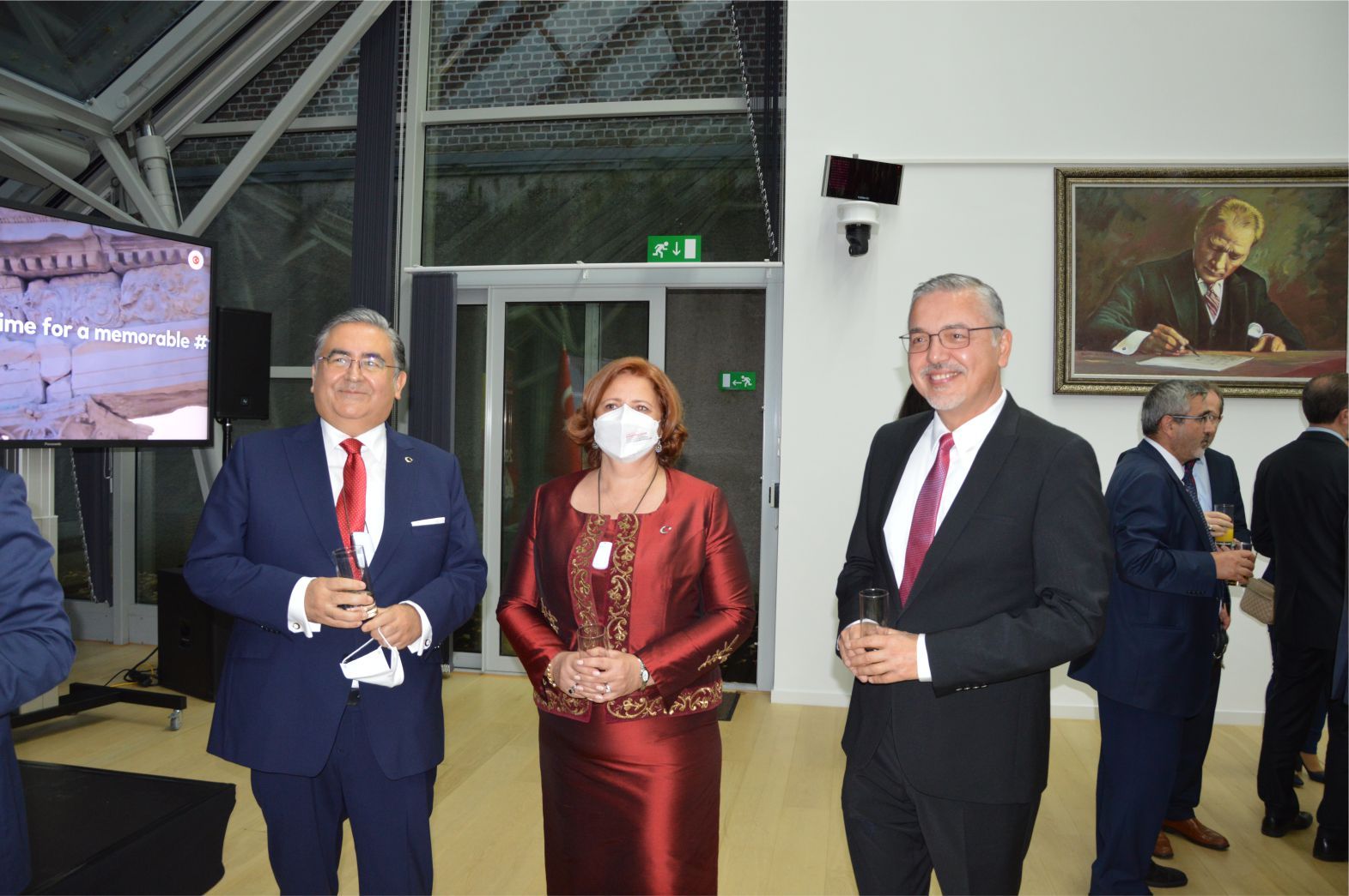 AVRUPA'NIN BAŞKENTİ BRÜKSEL'DEKİ CUMHURİYET RESEPSİYONU'NDA COŞKU VARDI