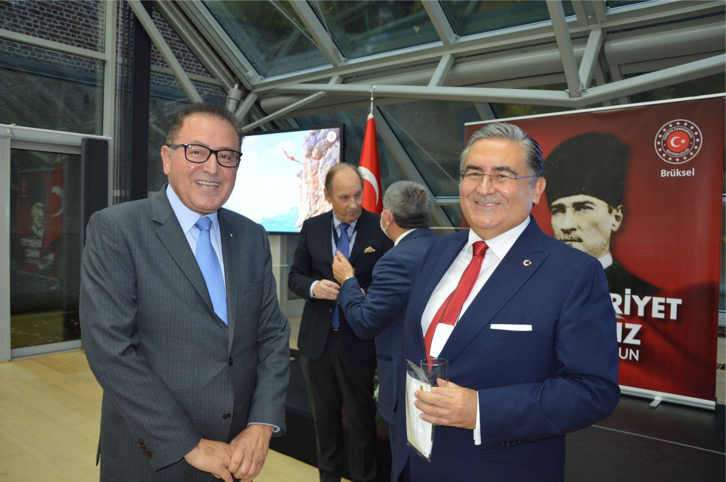 AVRUPA'NIN BAŞKENTİ BRÜKSEL'DEKİ CUMHURİYET RESEPSİYONU'NDA COŞKU VARDI