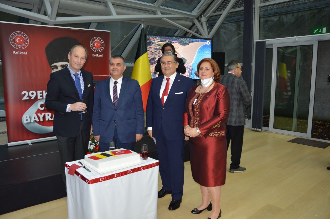 AVRUPA'NIN BAŞKENTİ BRÜKSEL'DEKİ CUMHURİYET RESEPSİYONU'NDA COŞKU VARDI