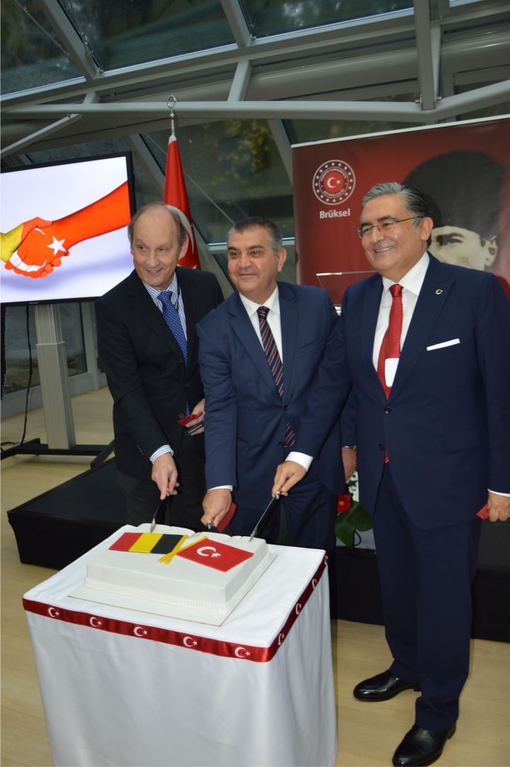 AVRUPA'NIN BAŞKENTİ BRÜKSEL'DEKİ CUMHURİYET RESEPSİYONU'NDA COŞKU VARDI