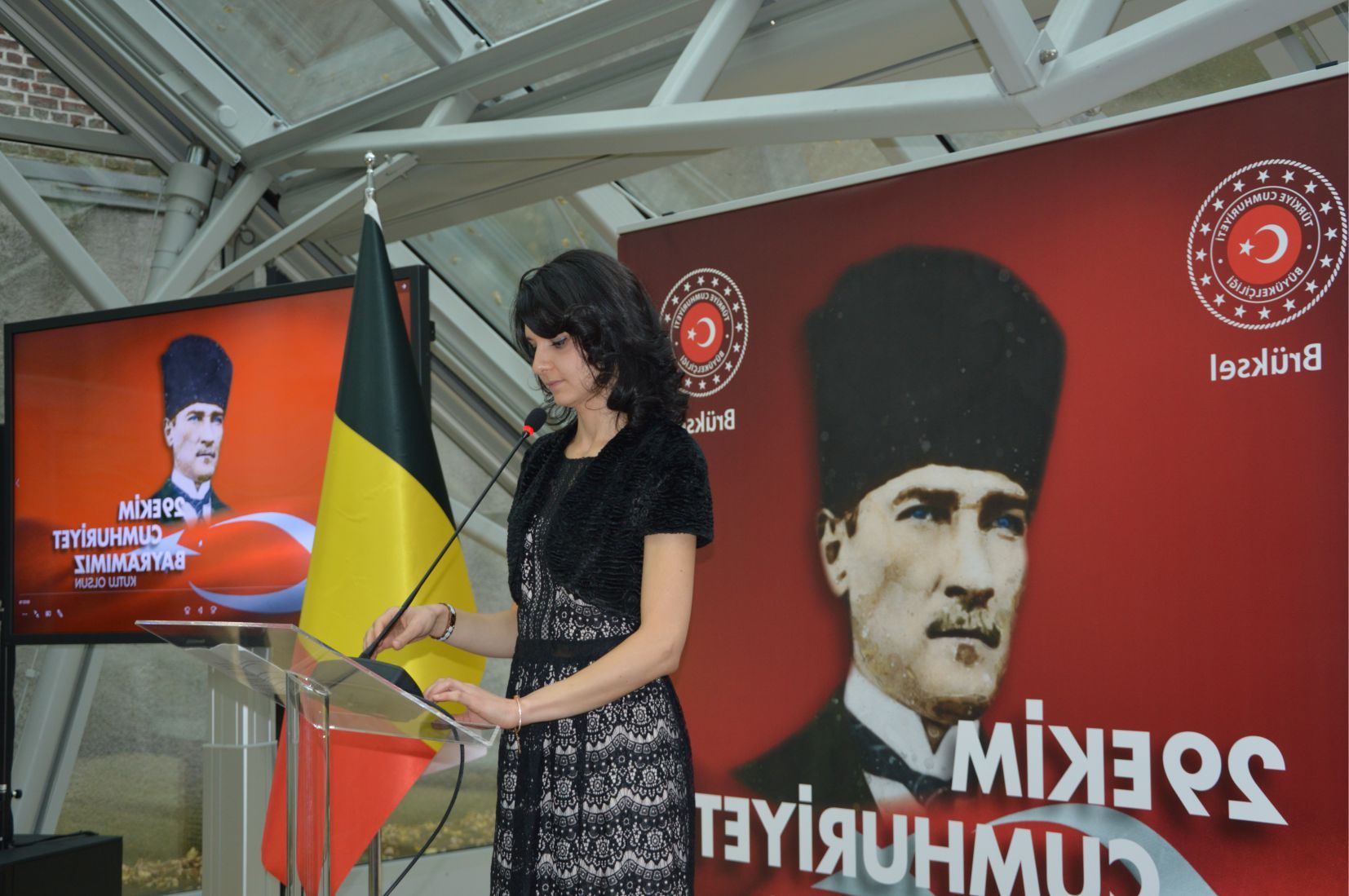 AVRUPA'NIN BAŞKENTİ BRÜKSEL'DEKİ CUMHURİYET RESEPSİYONU'NDA COŞKU VARDI