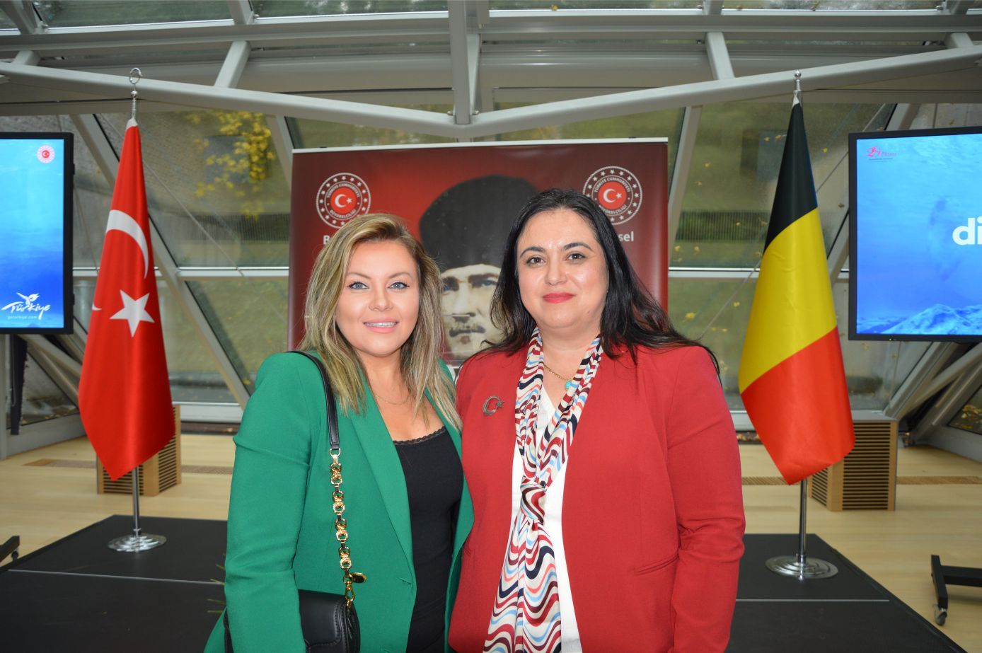 AVRUPA'NIN BAŞKENTİ BRÜKSEL'DEKİ CUMHURİYET RESEPSİYONU'NDA COŞKU VARDI