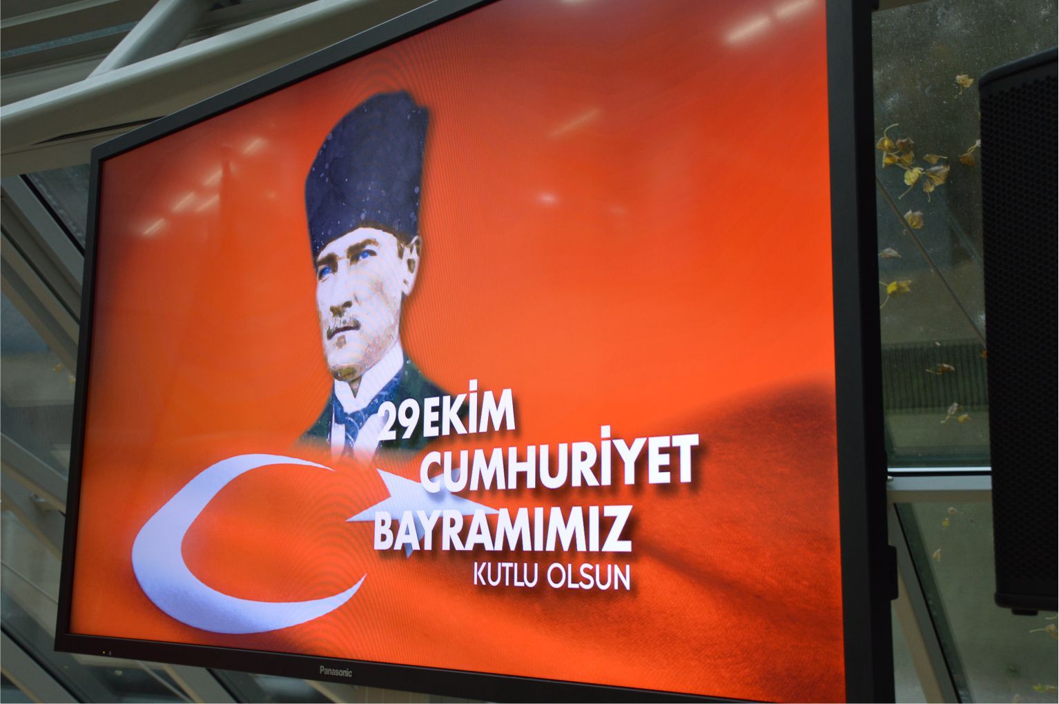 AVRUPA'NIN BAŞKENTİ BRÜKSEL'DEKİ CUMHURİYET RESEPSİYONU'NDA COŞKU VARDI