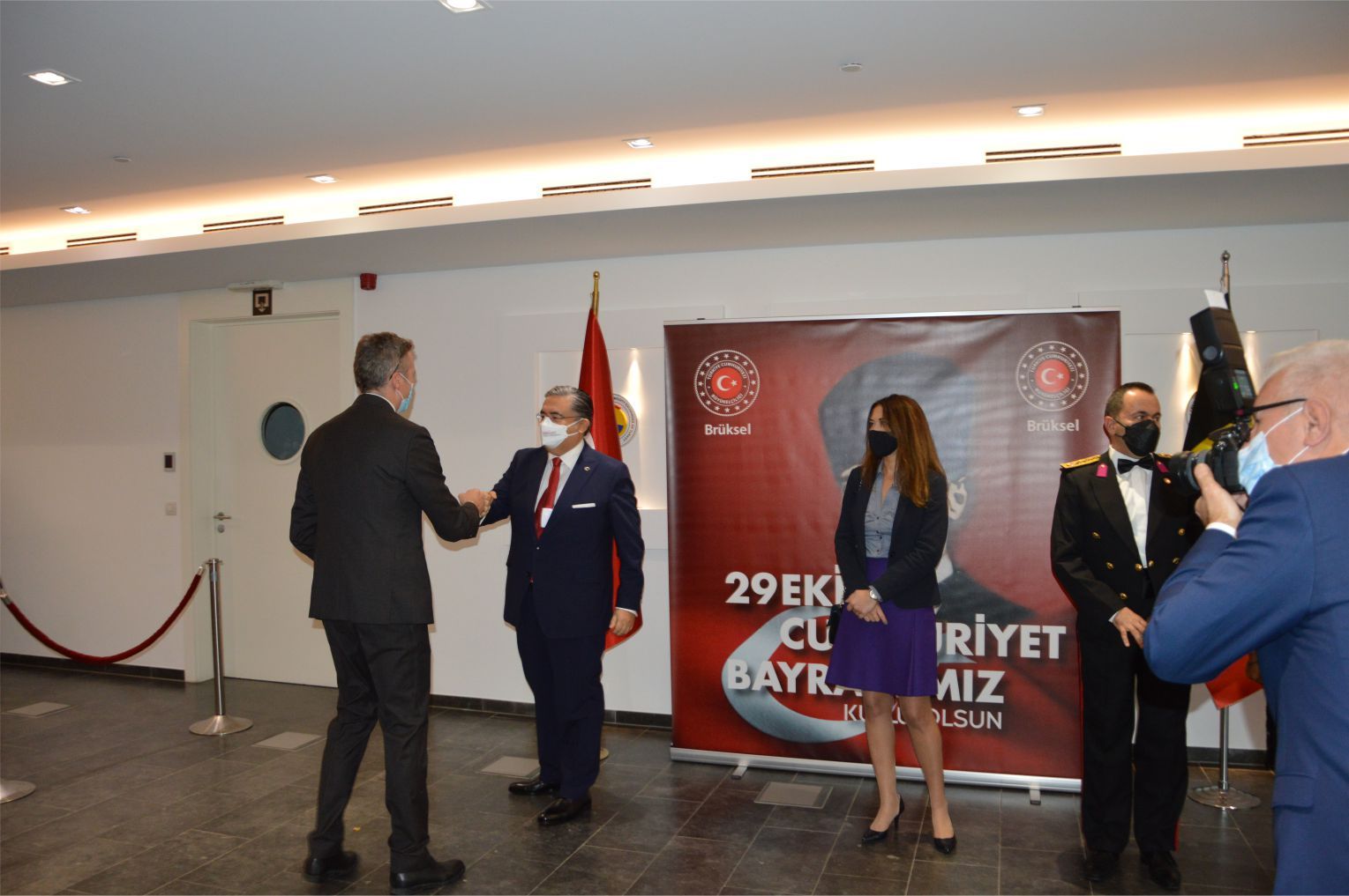 AVRUPA'NIN BAŞKENTİ BRÜKSEL'DEKİ CUMHURİYET RESEPSİYONU'NDA COŞKU VARDI