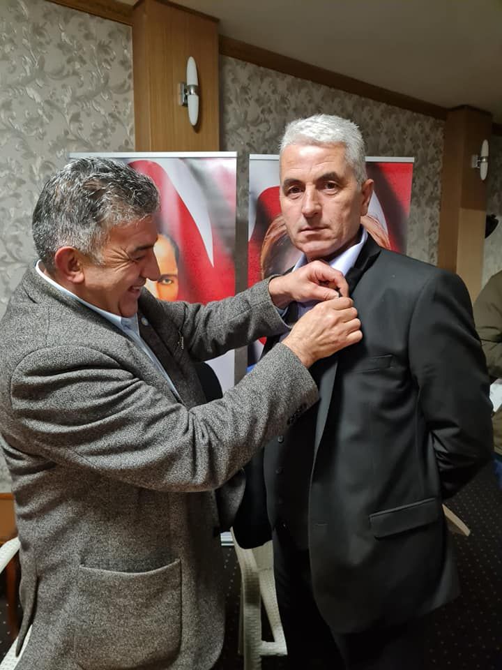 CUMHURİYET BAYRAMI KUTLAMASINDA İYİ PARTİ ROZETİ TAKARAK ÜYE OLDULAR