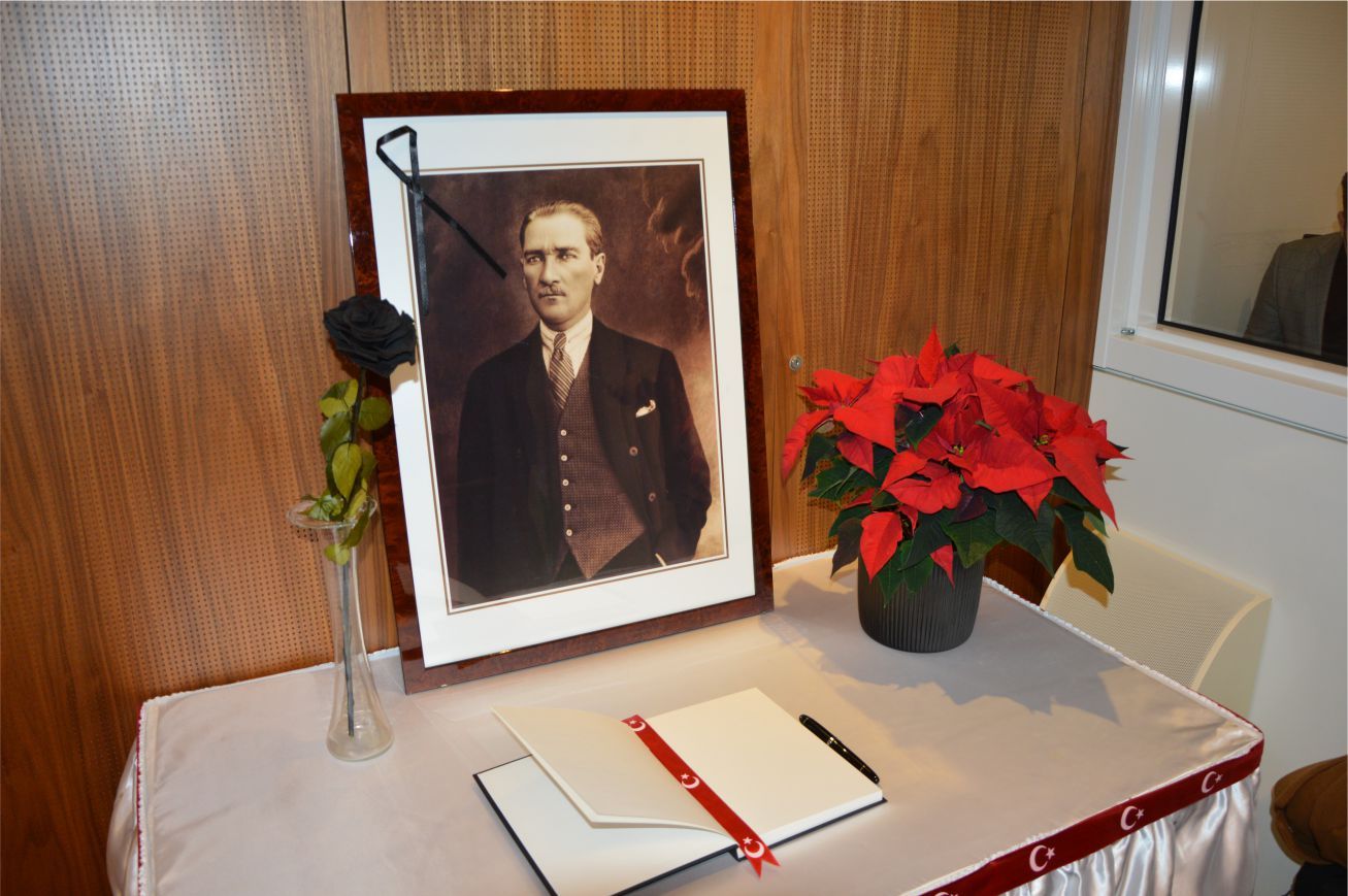 CUMHURİYETİMİZİN KURUCUSU ATATÜRK BRÜKSEL BÜYÜKELÇİLİĞİNDE DÜZENLENEN TÖRENLE ANILDI