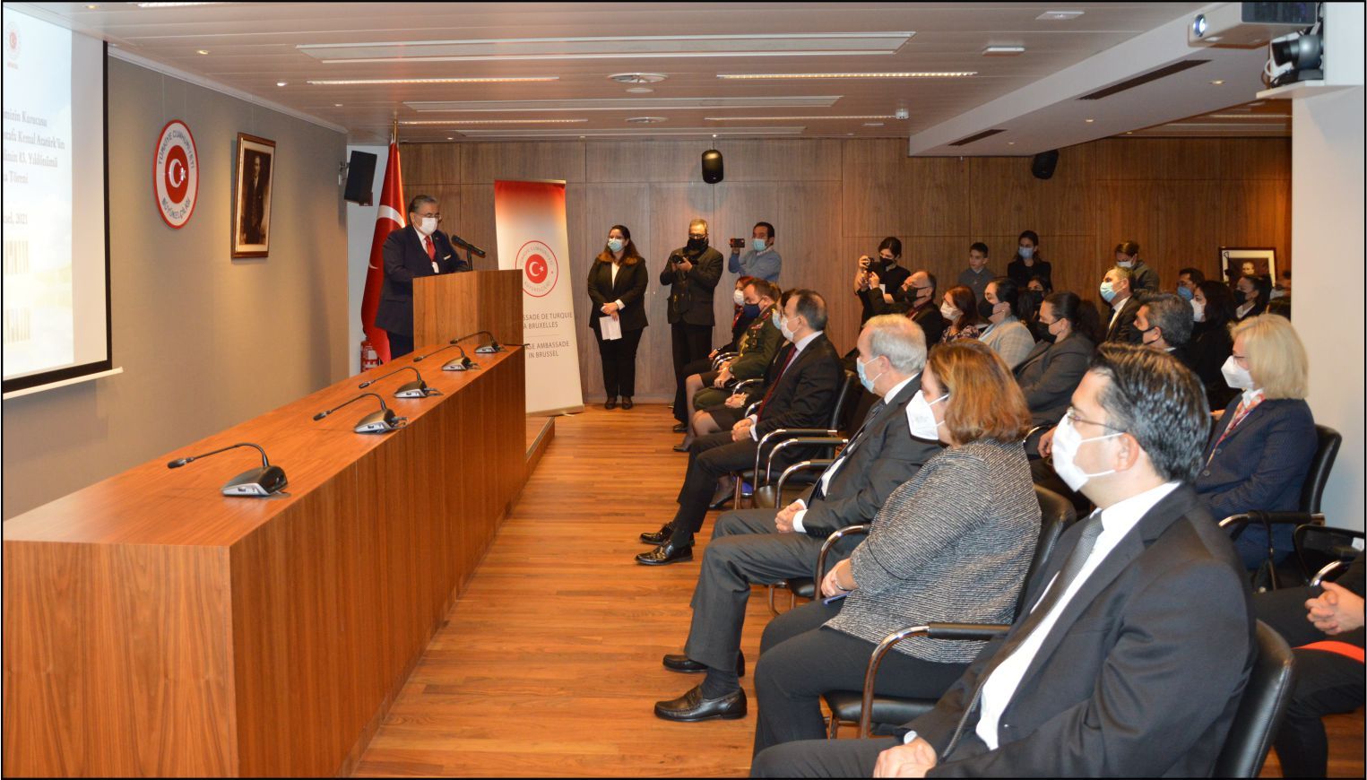 CUMHURİYETİMİZİN KURUCUSU ATATÜRK BRÜKSEL BÜYÜKELÇİLİĞİNDE DÜZENLENEN TÖRENLE ANILDI