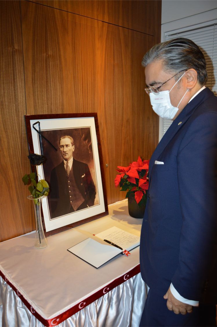 CUMHURİYETİMİZİN KURUCUSU ATATÜRK BRÜKSEL BÜYÜKELÇİLİĞİNDE DÜZENLENEN TÖRENLE ANILDI